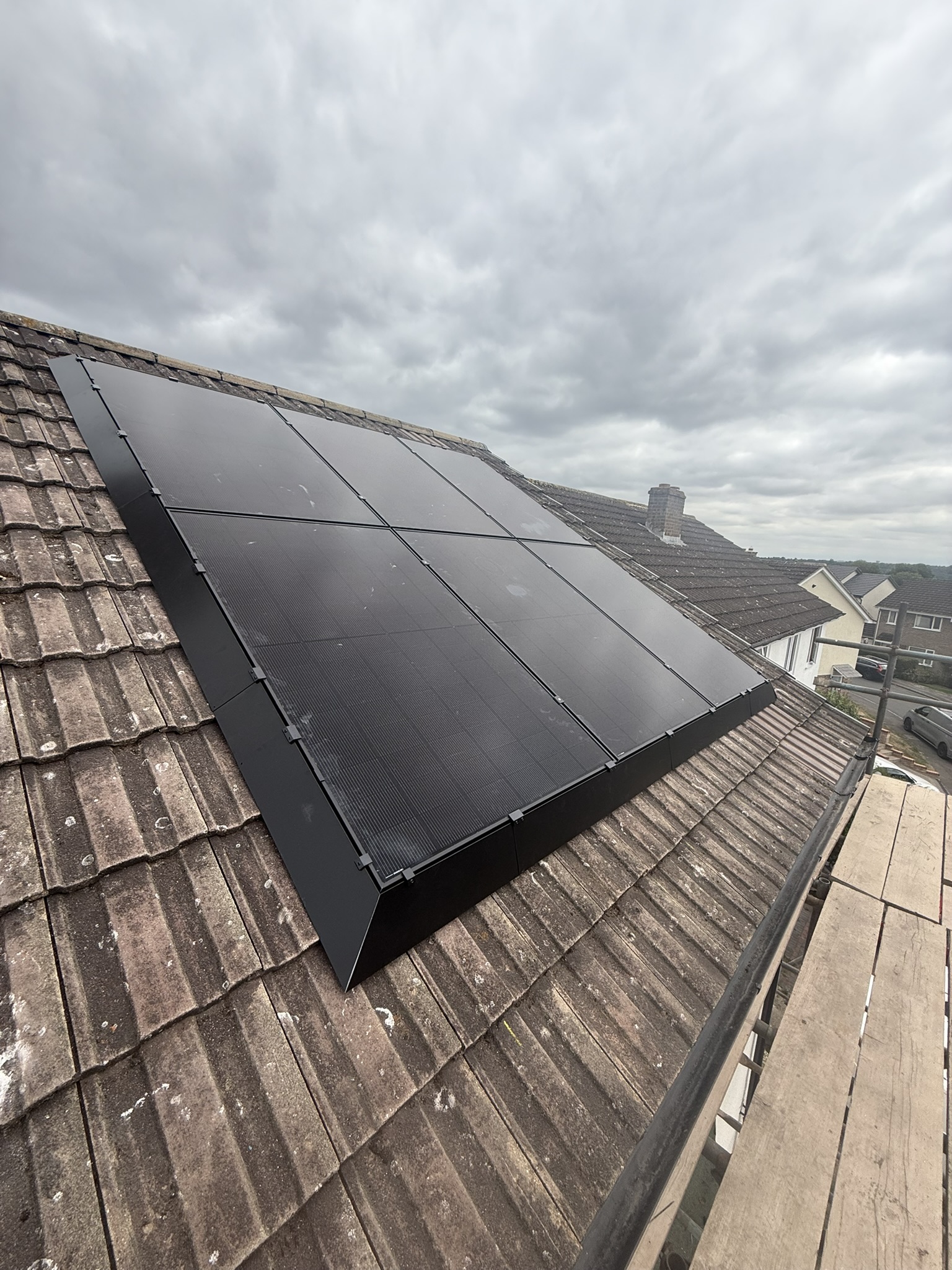 High-efficiency Jinko Tiger solar panels installed by certified engineers